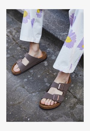 Birkenstock
ARIZONA REGULAR - Sandales - mocca