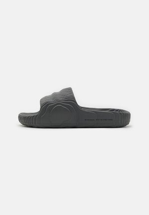 adidas Originals
ISLAND CLUB ADILETTE 22 - Sandales de bain - grey five/core black