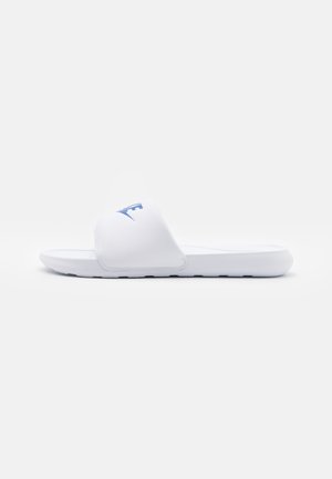Nike Sportswear
VICTORI ONE SLIDE UNISEX - Mules - white/game royal