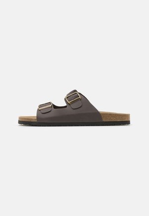 Pier One
Mules - brown