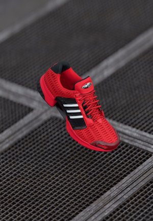 adidas Originals
CLIMACOOL 1 UNISEX - Baskets basses - red/core black/crystal white