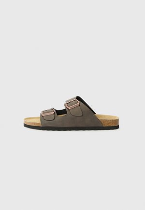 Pier One
UNISEX - Mules - brown