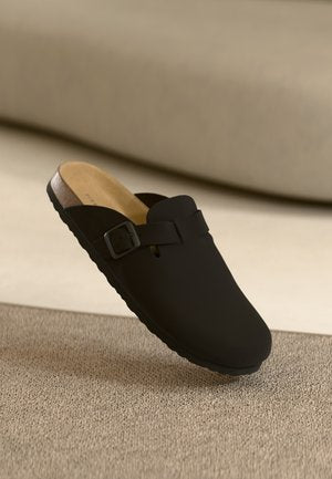 Pier One
UNISEX - Chaussons - black