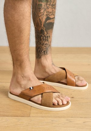 bugatti
DEREK - Mules - cognac