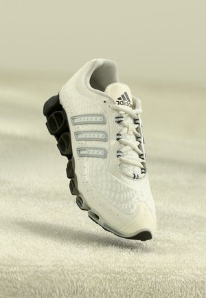 adidas Originals
MEGARIDE UNISEX - Baskets basses - matte silver-coloured/core black
