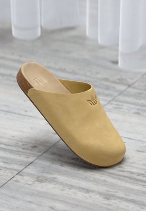 adidas Originals
ADIMULE UNISEX - Sabots - golden-coloured beige