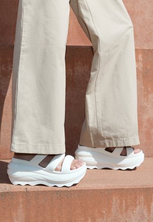 Crocs
Mules à talons - chalk