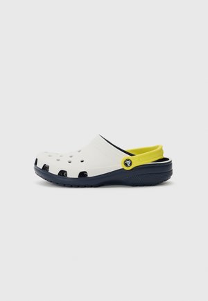 Crocs
CLASSIC UNISEX - Chaussons - white
