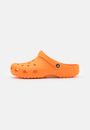 Crocs
CLASSIC UNISEX - Mules - orange zing