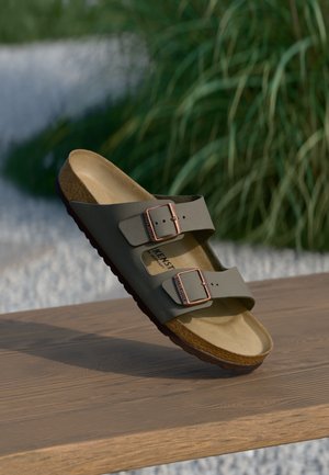 Birkenstock
ARIZONA REGULAR UNISEX - Sandales - stone