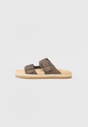 Pier One
UNISEX - Mules - olive
