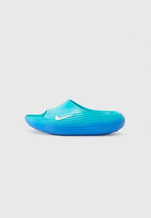 Nike Sportswear
REACTX UNISEX - Mules - dusty cactus/mtlc silver-coloured/game royal