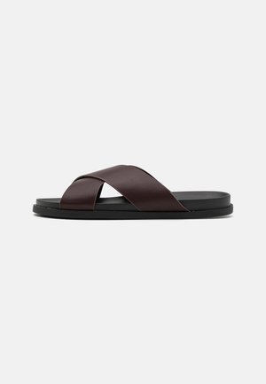 Pier One
Chaussons - brown