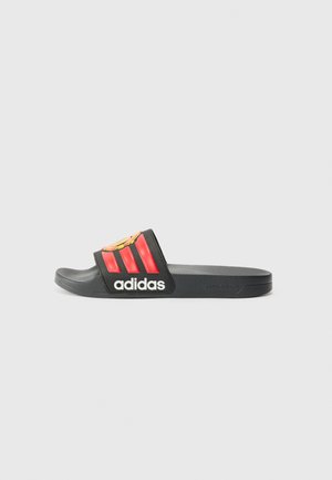 adidas Performance
ADILETTE MANCHESTER UNITED UNISEX - Sandales de bain - core black/red/white