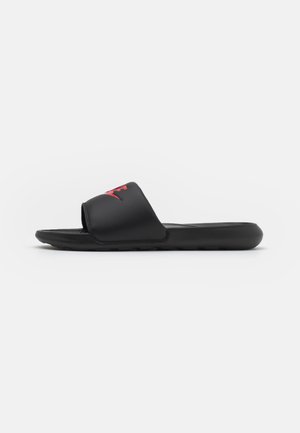 Nike Sportswear
VICTORI ONE SLIDE UNISEX - Mules - black/university red