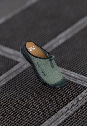 Salomon Sportstyle
RX SLIDE 3.0 ATQ UNISEX - Mules - agave green/urban chic/black