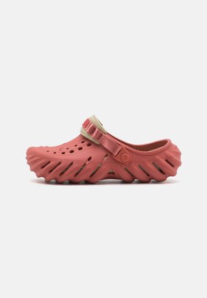 Crocs
ECHO UNISEX - Sabots - strawberry wine