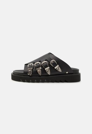 Toga
Mules - black