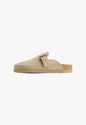 Bershka
BUCKLE DETAIL - Sabots - sand