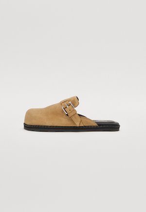 MOSCHINO
Mules - beige