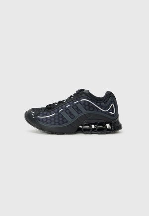 adidas Originals
MEGARIDE O1 UNISEX - Baskets basses - core black/grey six/silver-coloured