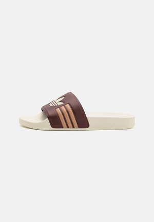 adidas Originals
ADILETTE - Mules - shadow red/cream white/warm sandstone