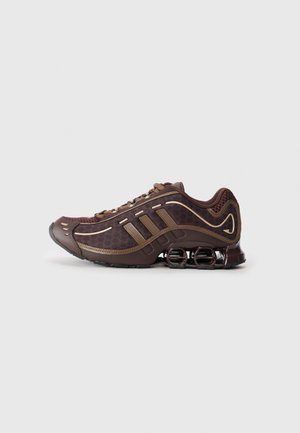 adidas Originals
MEGARIDE O1 UNISEX - Baskets basses - dark brown/black