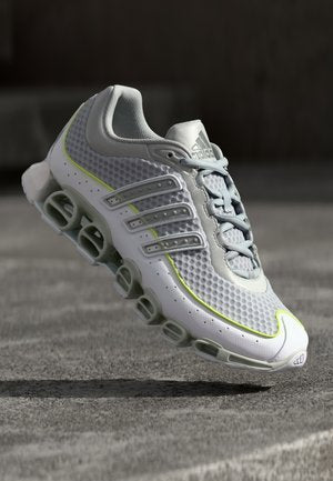 adidas Originals
MEGARIDE UNISEX - Baskets basses - silver metallic/footwear white/solar yellow