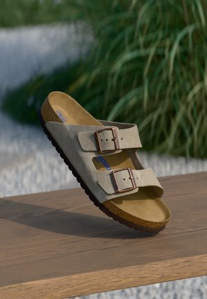 Birkenstock
ARIZONA SOFT FOOTBED UNISEX - Sandales - taupe