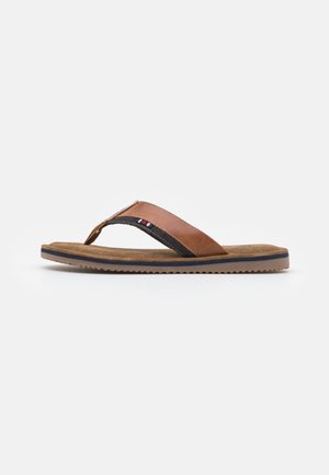 Pier One
LEATHER - Sandales tongs - cognac