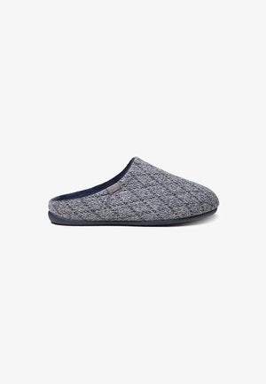 Toni Pons
NAUEL-KM - Mules - mari